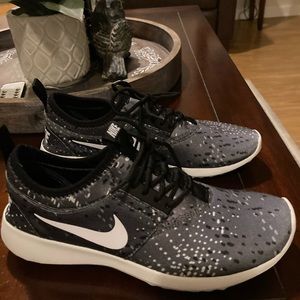 Nike running shoes size 7.5